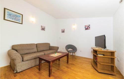Apartment Hr-21217 Kastel Novi 56