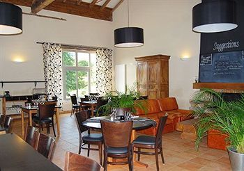 Hotel H�tel Golf De Saint Junien