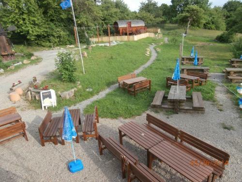 Agroturismo Le Chalet Du Chemin Et Sa Roulotte