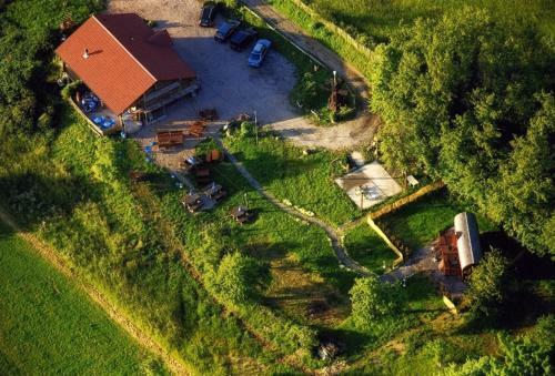 Agroturismo Le Chalet Du Chemin Et Sa Roulotte