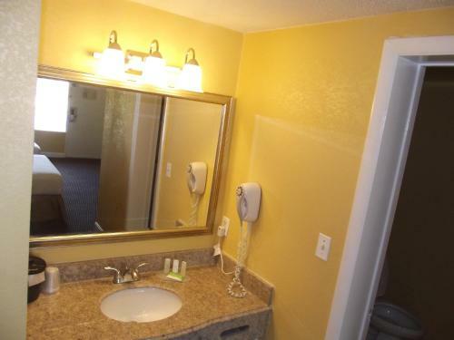 Motel Ambassadors Inn And Suites - Virginia Beach