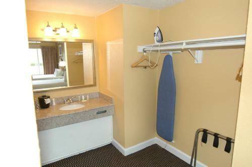 Motel Ambassadors Inn And Suites - Virginia Beach