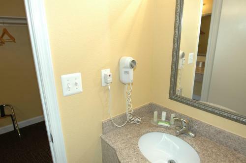 Motel Ambassadors Inn And Suites - Virginia Beach