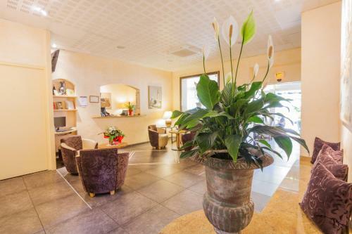 Hotel Logis Le Cours