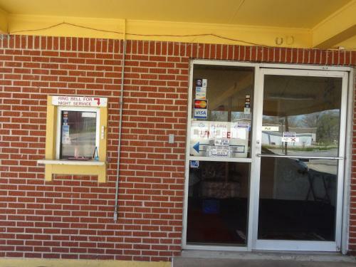 Holiday Capri Motel