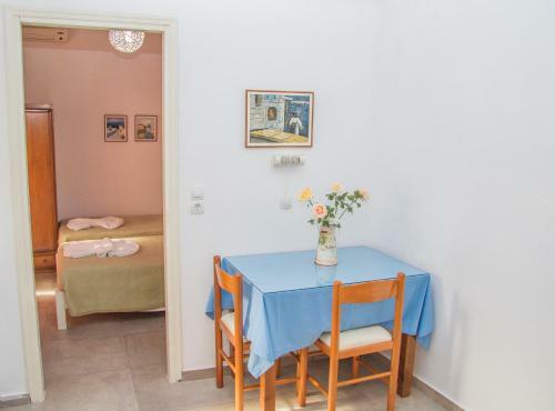 Zorbas Studios & Apartments