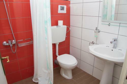 Zorbas Studios & Apartments