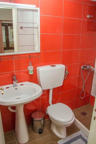 Zorbas Studios & Apartments