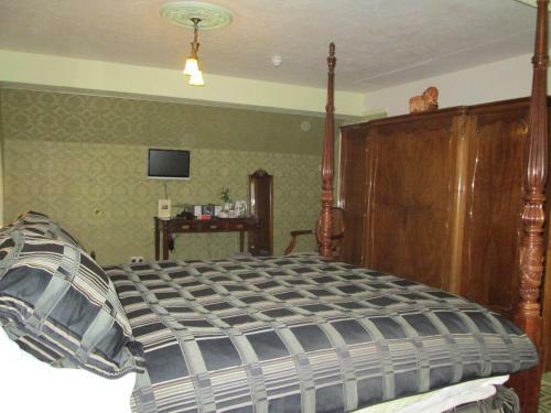 Crossways House Bed And Breakfast