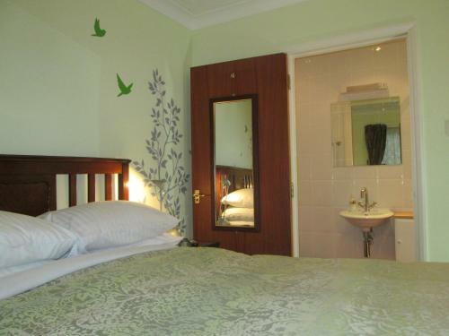 Crossways House Bed And Breakfast