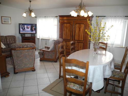 Au Pied Du Chateau