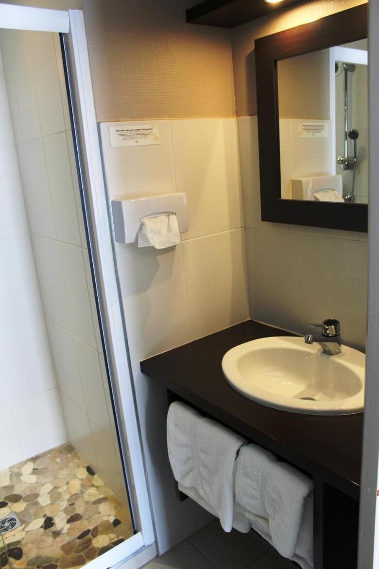 Hotel Azal�es