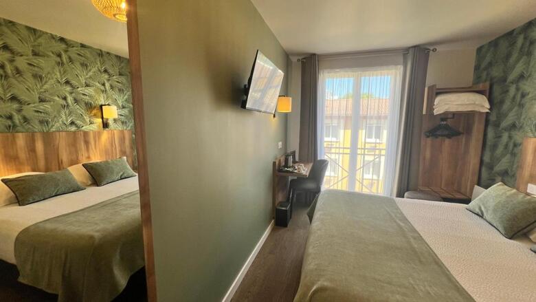 Hotel Azal�es