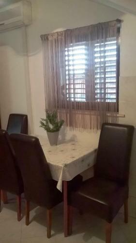 Hostal Nikolina Rooms