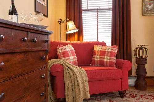 Lang House On Main Street Bed & Breakfast