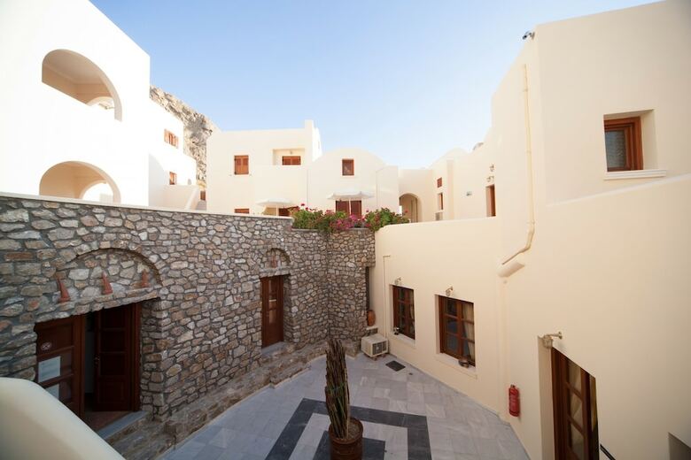 Epavlis Hotel