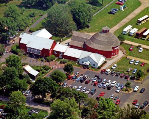 Hotel Amish Inn
