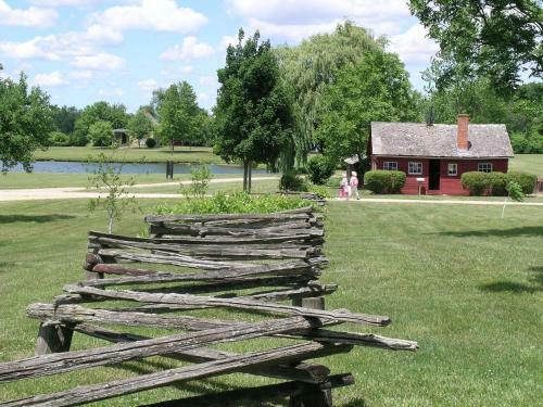 Hotel Amish Inn