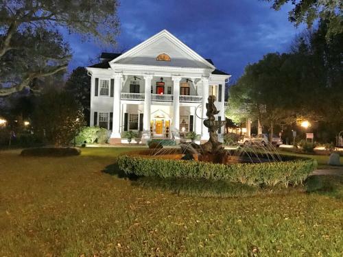 Bed & Breakfast Historic Michabelle Inn