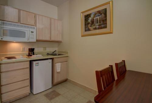 Hotel Sun Suites Of Gwinnett