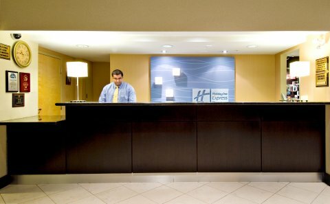 Holiday Inn Express Hotel And Suites Surrey