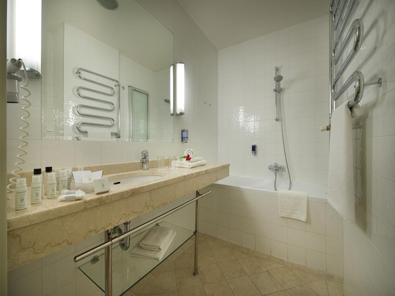 Ea Hotel Julis