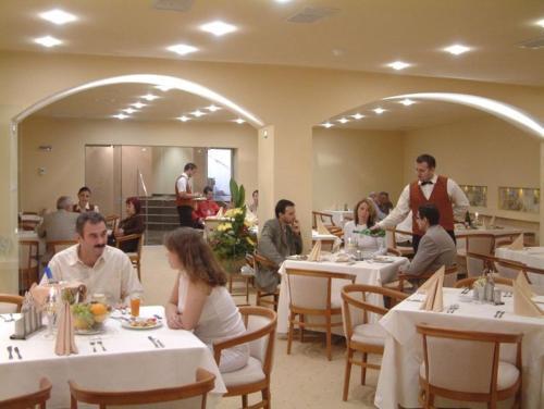 Hotel Seven Hills