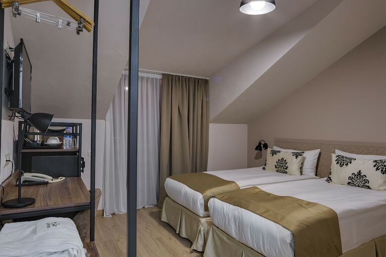Savaneti Hotel