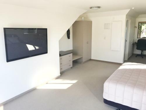 Avalon Manor Motel