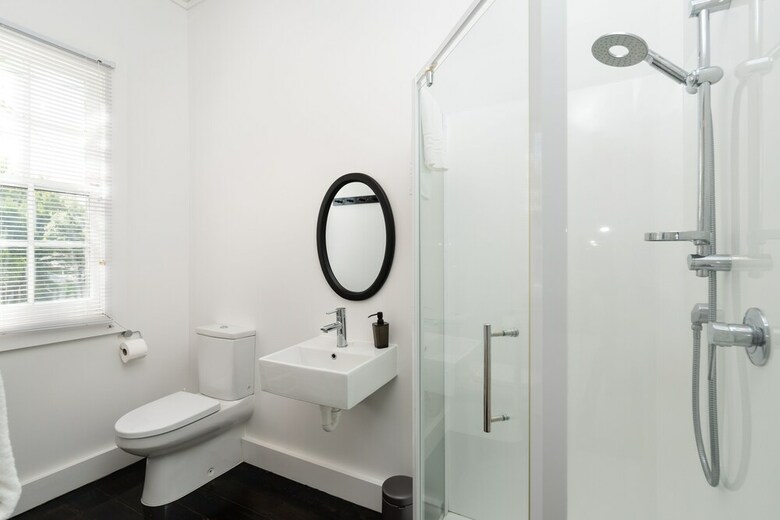The Old Oak Boutique Hotel