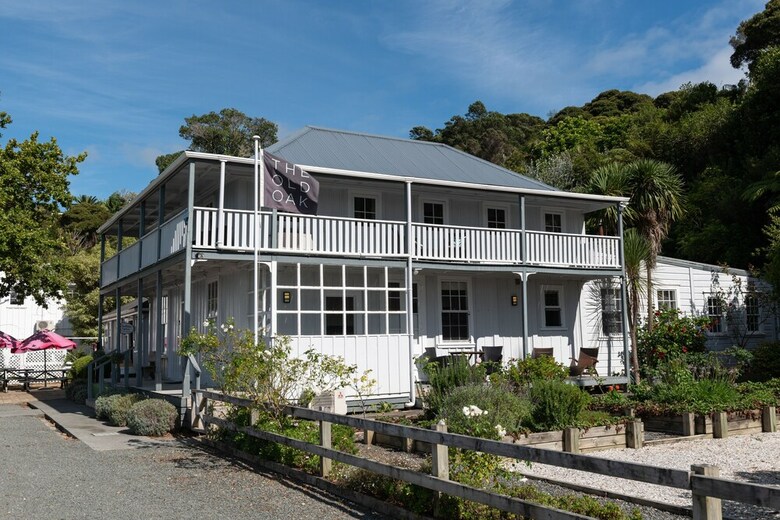 The Old Oak Boutique Hotel