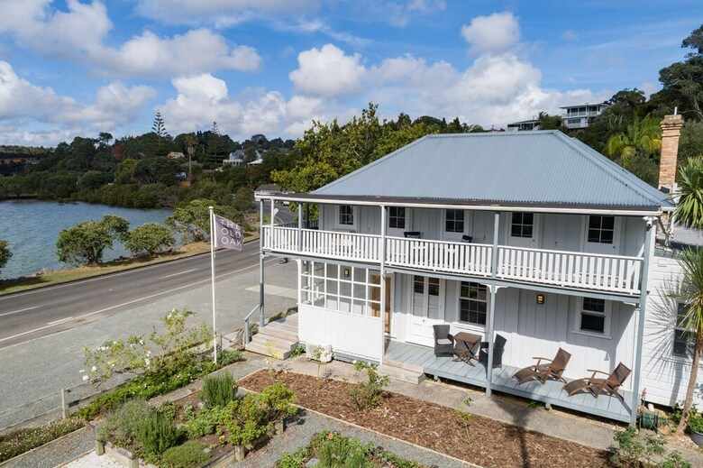 The Old Oak Boutique Hotel