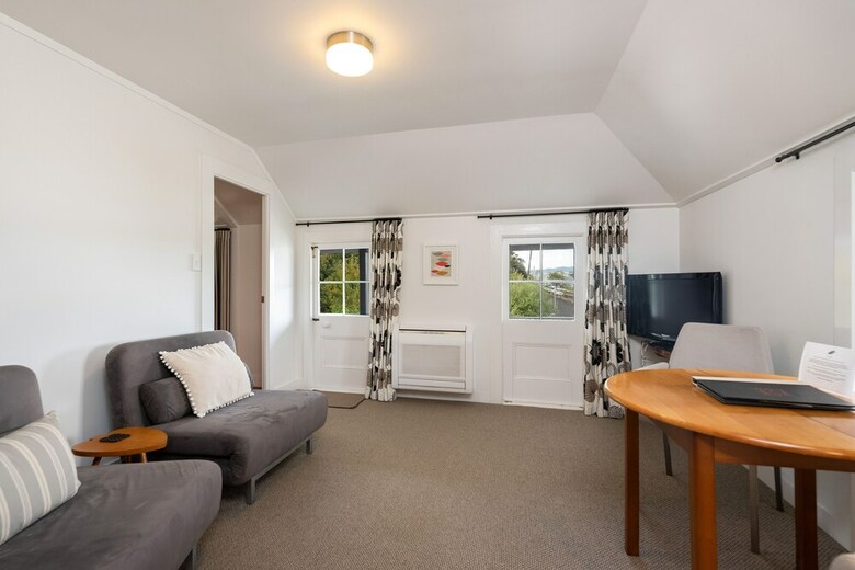 The Old Oak Boutique Hotel