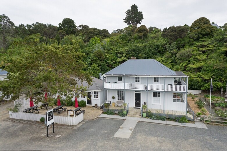 The Old Oak Boutique Hotel