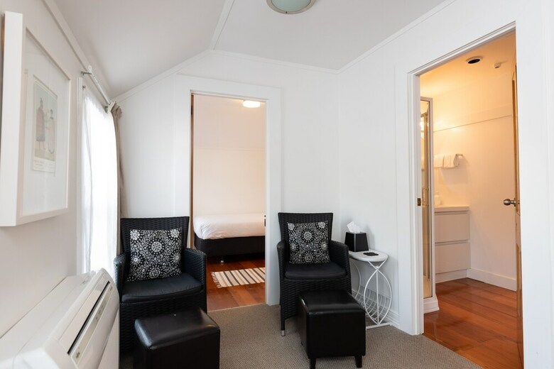 The Old Oak Boutique Hotel