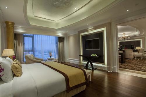 Classical Plaza Hotel