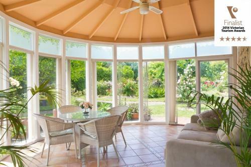 Lakeside Cottage Luxury B&B