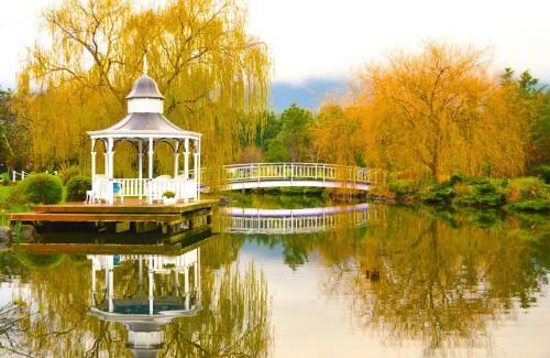 Lakeside Cottage Luxury B&B