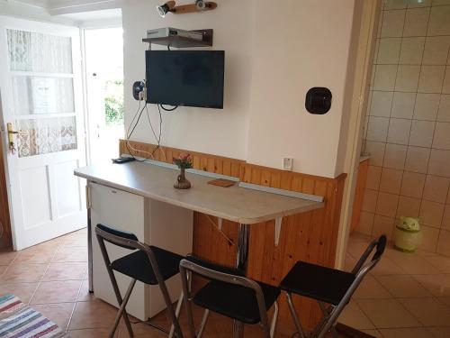 Hostal Vir�gos Vend�gh�z