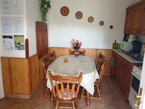 Hostal Vir�gos Vend�gh�z