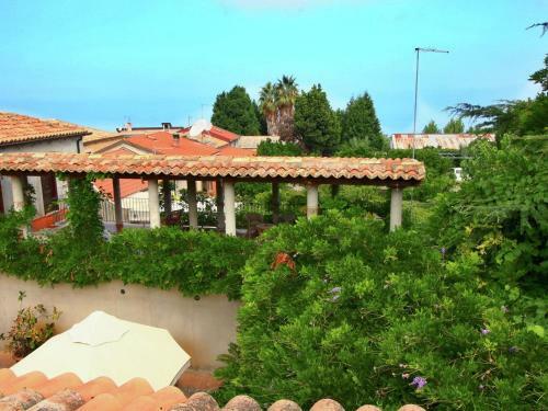 Hostal Holiday Home Flor Parghelia