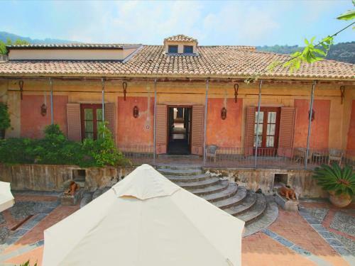 Hostal Holiday Home Flor Parghelia
