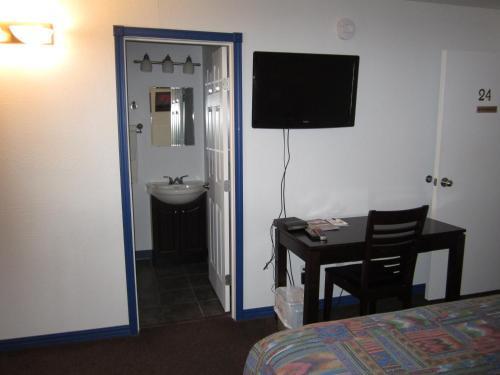 Nisutlin Trading Post Motel