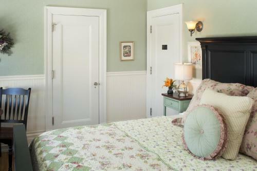 A G Thomson House Duluth Bed And Breakfast