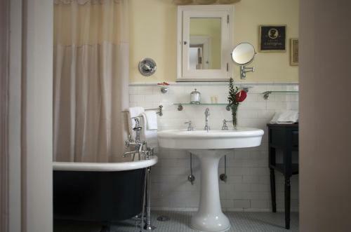 A G Thomson House Duluth Bed And Breakfast