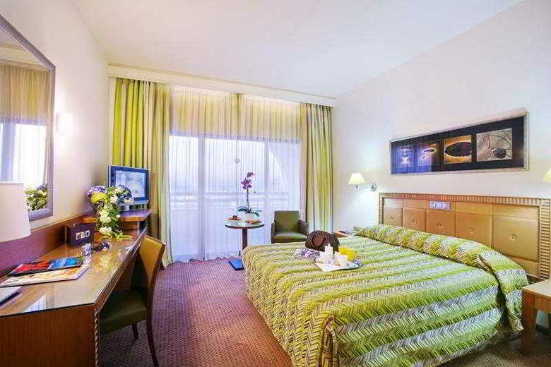 Ajax Hotel