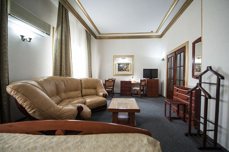 Bucharest Comfort Suites Hotel