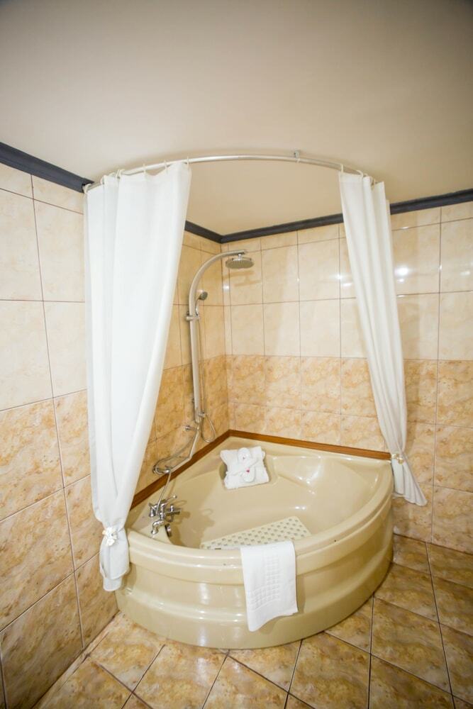 Bucharest Comfort Suites Hotel