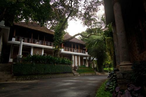 Hotel Ambadi