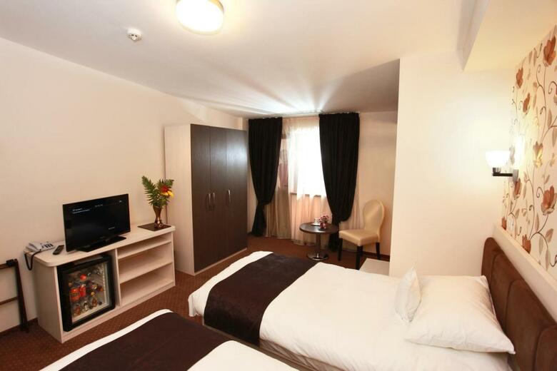 West Plaza Hotel